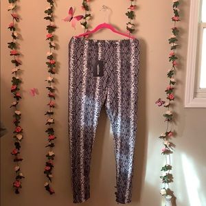 SNAKE PRINT LEGGINGS